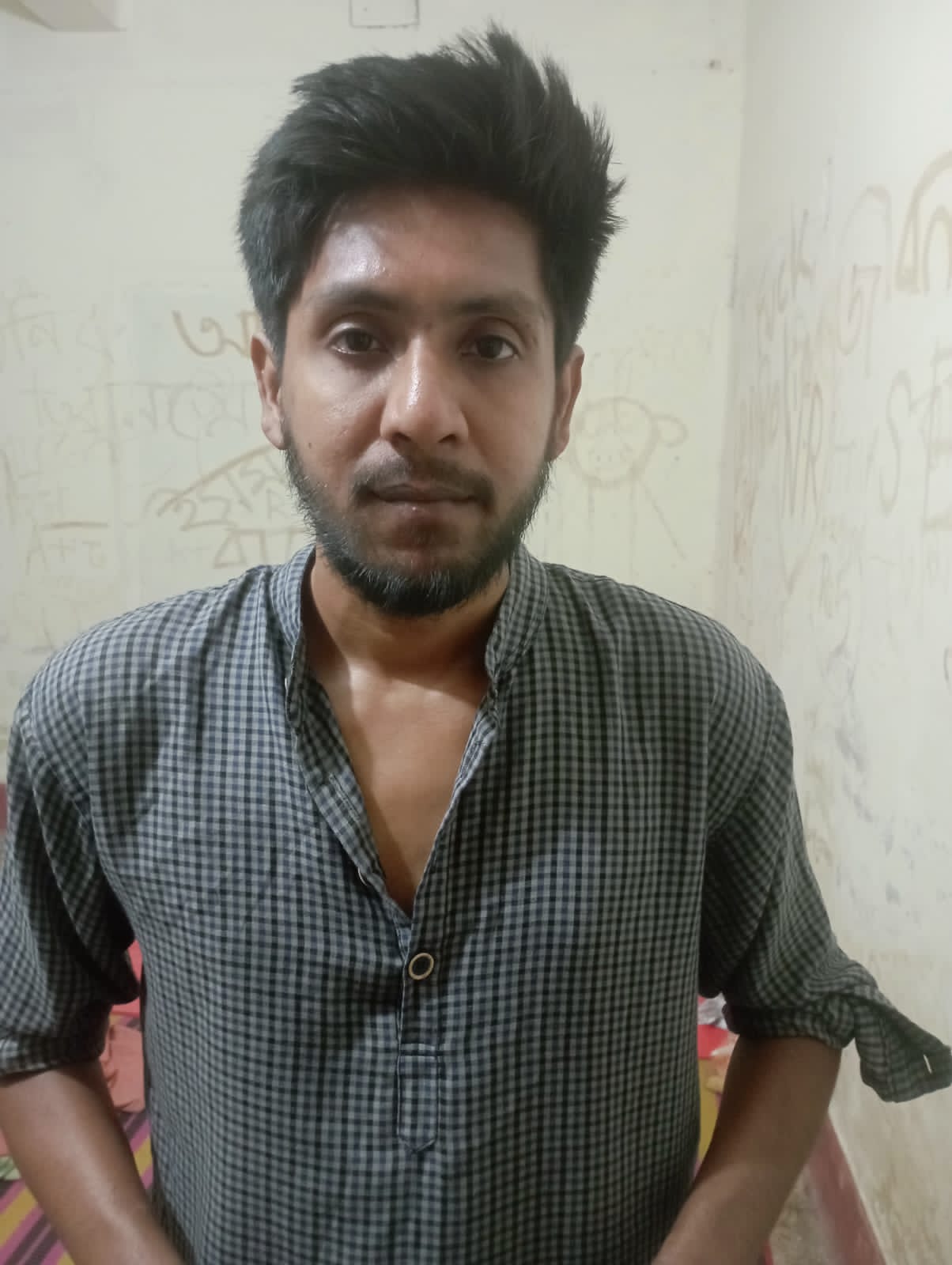 রাজশাহী আদালতের পেশকারের করা চাঁদাবাজি মামলায় আটক-১