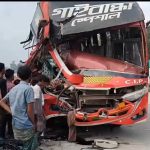 গোবিন্দগঞ্জে ভয়াবহ সড়ক দুর্ঘটনা: ৪ জন আহত, চালকের পা কেটে উদ্ধার