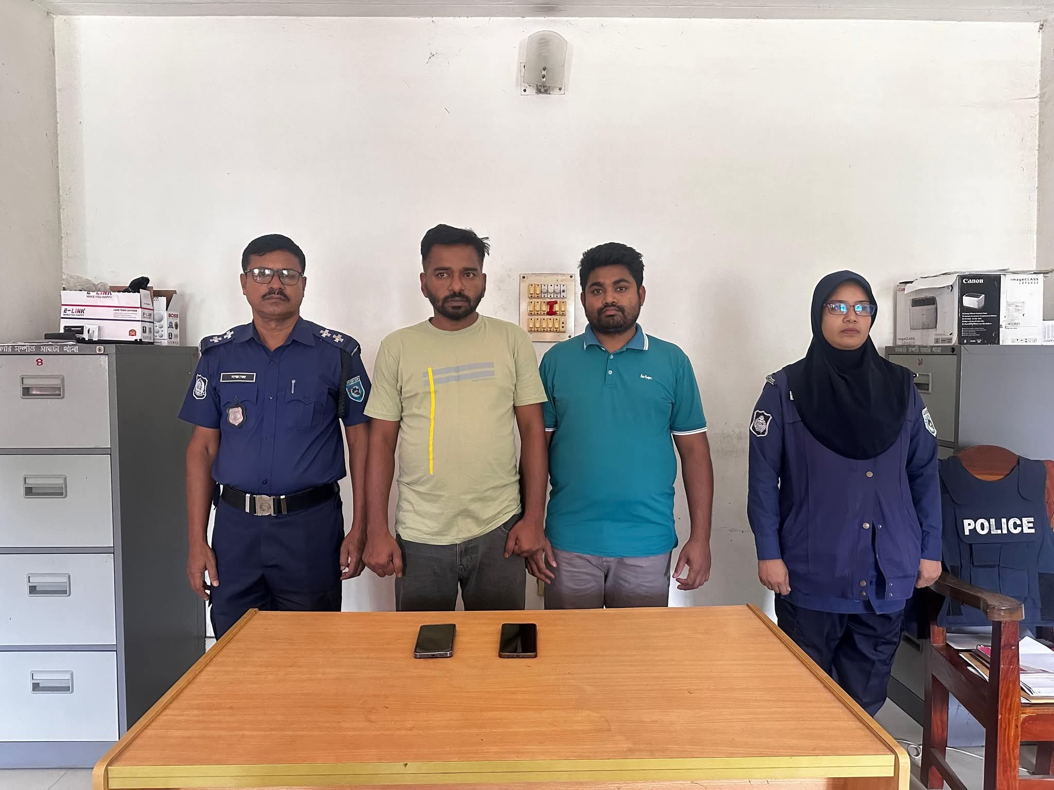 গাইবান্ধা সাঘাটায় অনলাইন জুয়ার মাস্টার এজেন্টসহ ২ জন গ্রেপ্তার, মোবাইল জব্দ