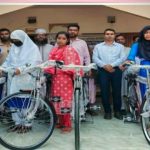 ফুলছড়িতে চরাঞ্চলের দরিদ্র শিক্ষার্থীদের মাঝে বাইসাইকেল বিতরণ