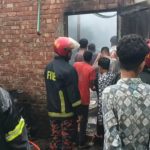 শেরপুর প্লাজা মার্কেটে আগুনে পুড়ে ছাই ইলেকট্রনিক্স গোডাউন, ক্ষতি প্রায় ৩ লাখ টাকা