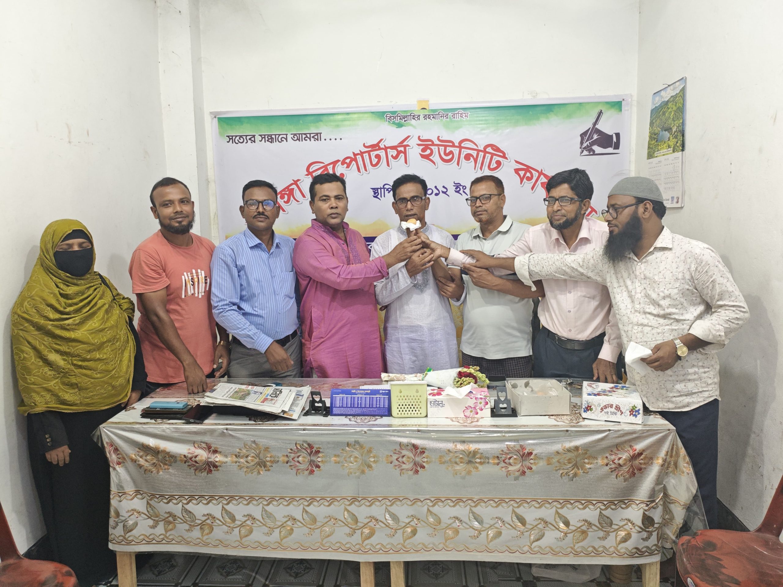 সলঙ্গা ইউনিয়নের প্যানেল চেয়ারম্যান মন্টুকে রিপোর্টার্স ইউনিটির সংবর্ধনা