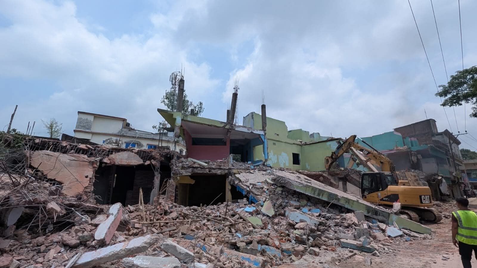 শিবগঞ্জে স্কুলের কোটি টাকার জমি দখলমুক্ত, উচ্ছেদ অভিযানে স্বস্তি