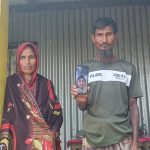 কৃষক পরিবারের মেয়েকে অপহরণ, মেয়ের ছবি হাতে অঝোরে কাঁদছেন বাবা-মা