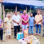 বৃদ্ধ দম্পতির পাশে শিক্ষক লিটন ও ‘পথের আলো’