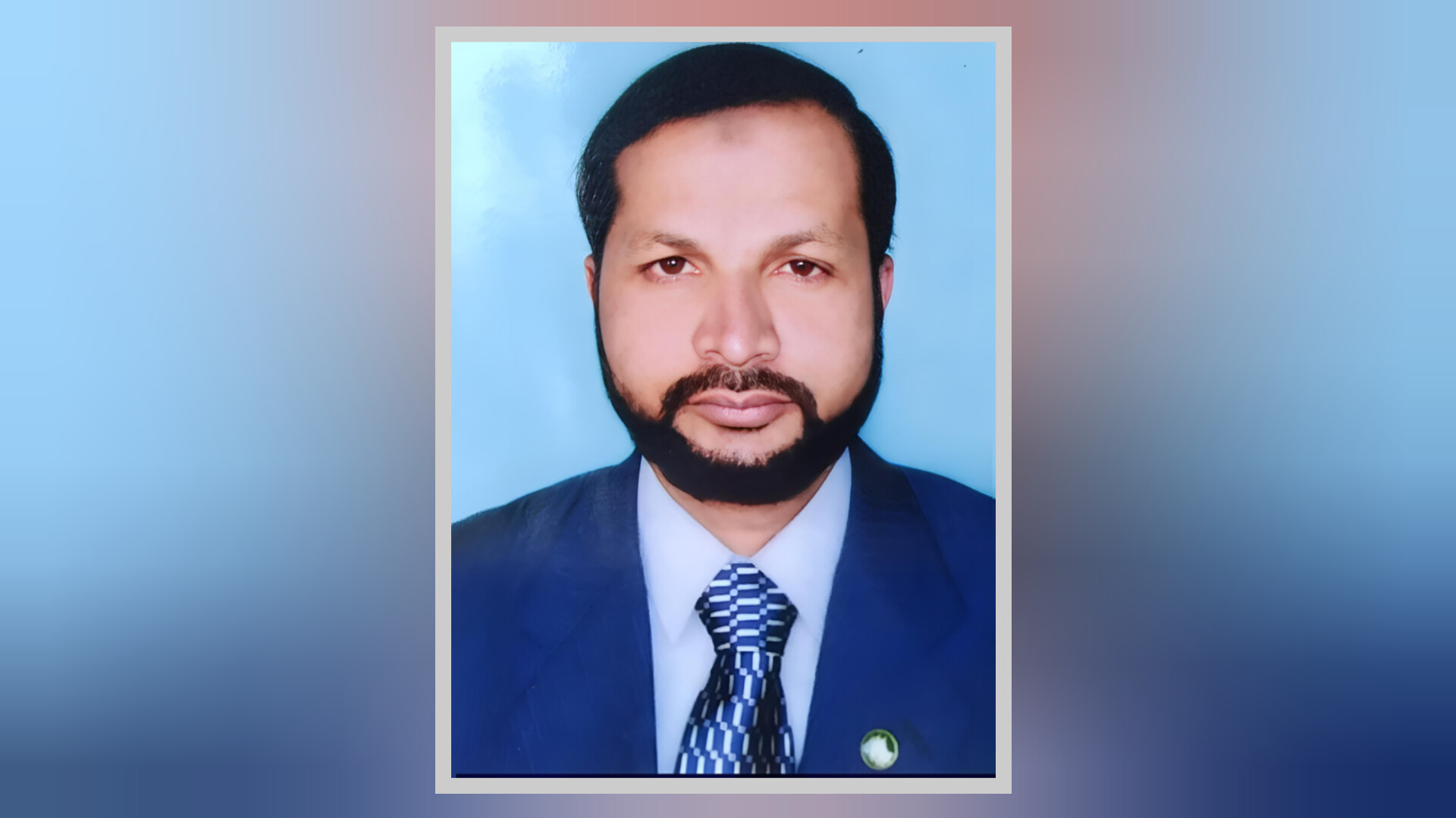 ‎বগুড়ার শেরপুরে জাতীয় প্রাথমিক শিক্ষা পদক প্রতিযোগিতায় শ্রেষ্ঠ শিক্ষক রবিউল আহসান
