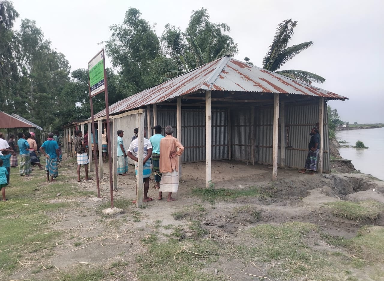 কুড়িগ্রামে একটি গ্রামের কারো ভাগ্যে জোটেনি এক টুকরো কোরবানির মাংস, নদীভাঙন আতঙ্কে দিন পার