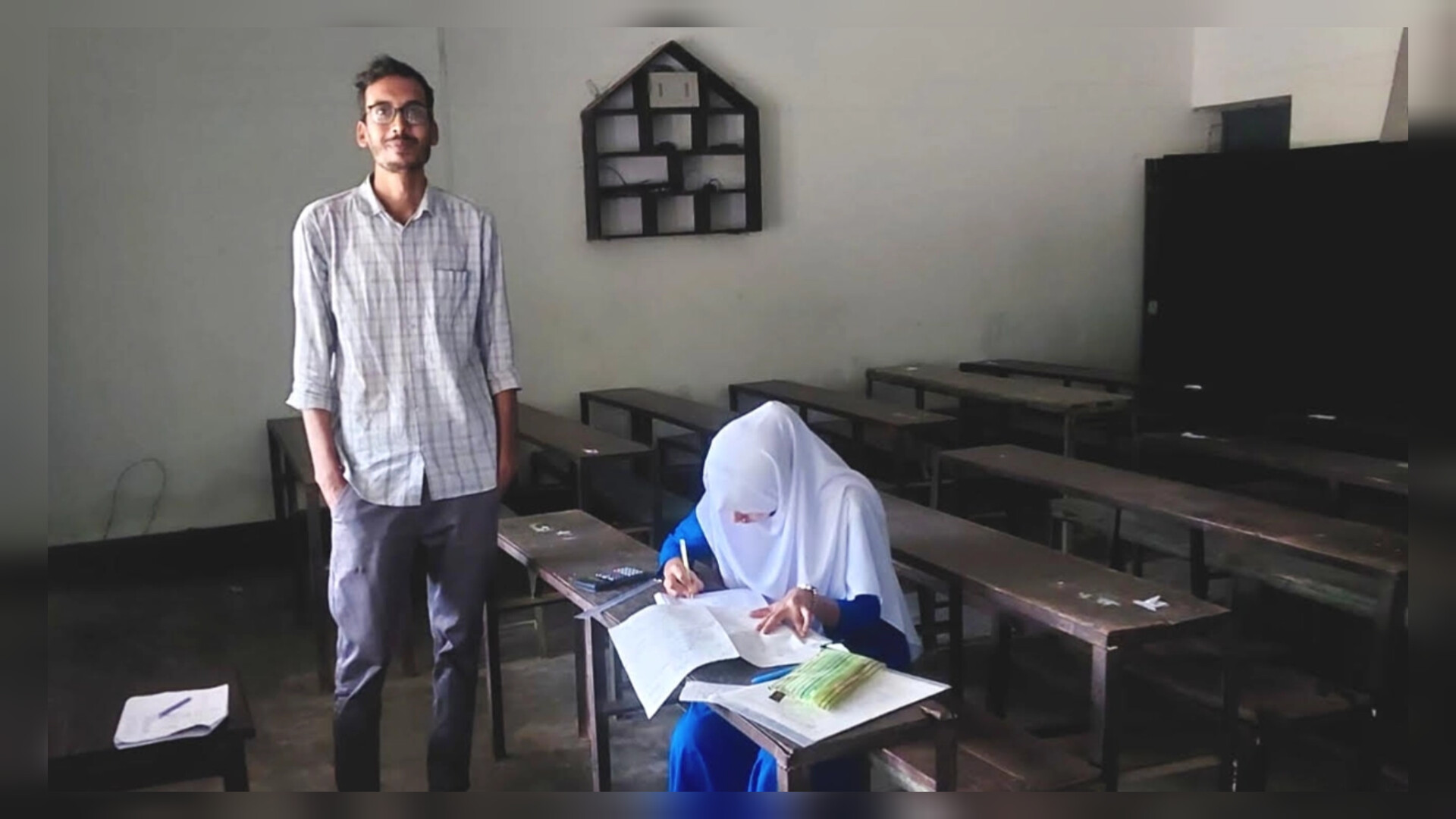 শিবগঞ্জে পুরো কেন্দ্রে একমাত্র পরীক্ষার্থী, তবুও কড়া নিরাপত্তায় পরীক্ষা