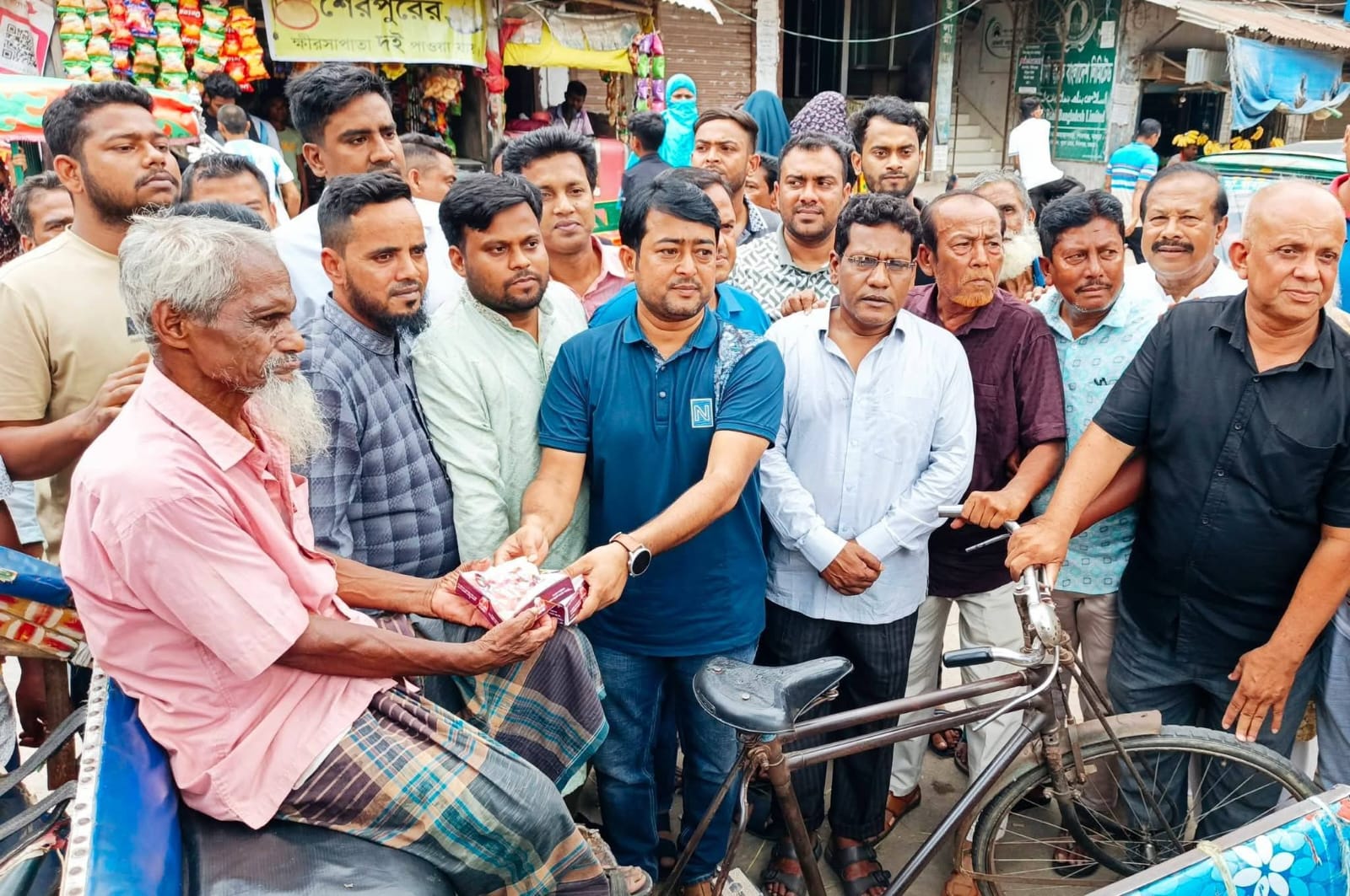 শিবগঞ্জে শহীদ জিয়ার শাহাদৎ বার্ষিকি উপলক্ষ্যে যুবদলের উদ্যেগে খাবার বিতরণ