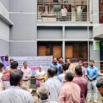 রাণীশংকৈলে কৃষকদের মাঝে বিনামূল্যে বীজ-সার বিতরণ।