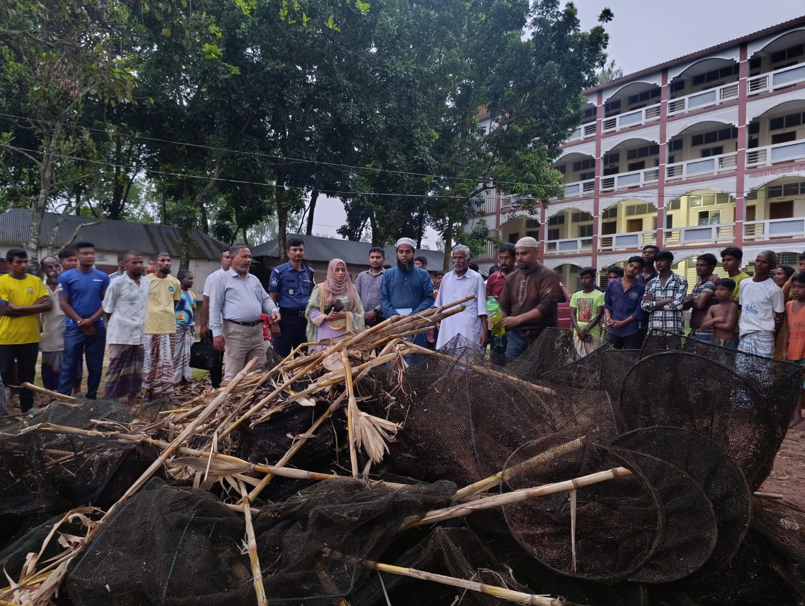 নীলফামারীতে দেশীয় ছোট মাছ রক্ষায় মোবাইল কোট অভিযানে কারেন্ট জাল পুরিয়ে ধ্বংস
