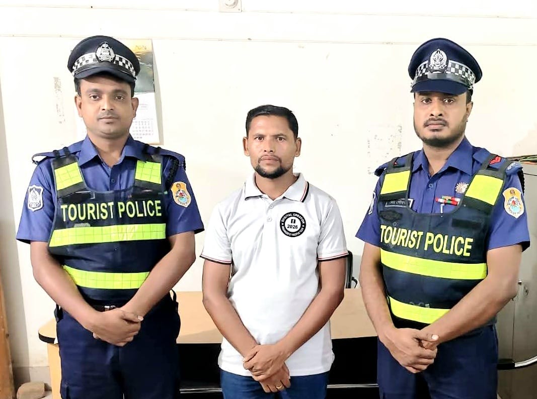 পাহাড়পুরে বিদেশি পর্যটককে হয়রানি, কন্টেন্ট ক্রিয়েটর গ্রেপ্তার
