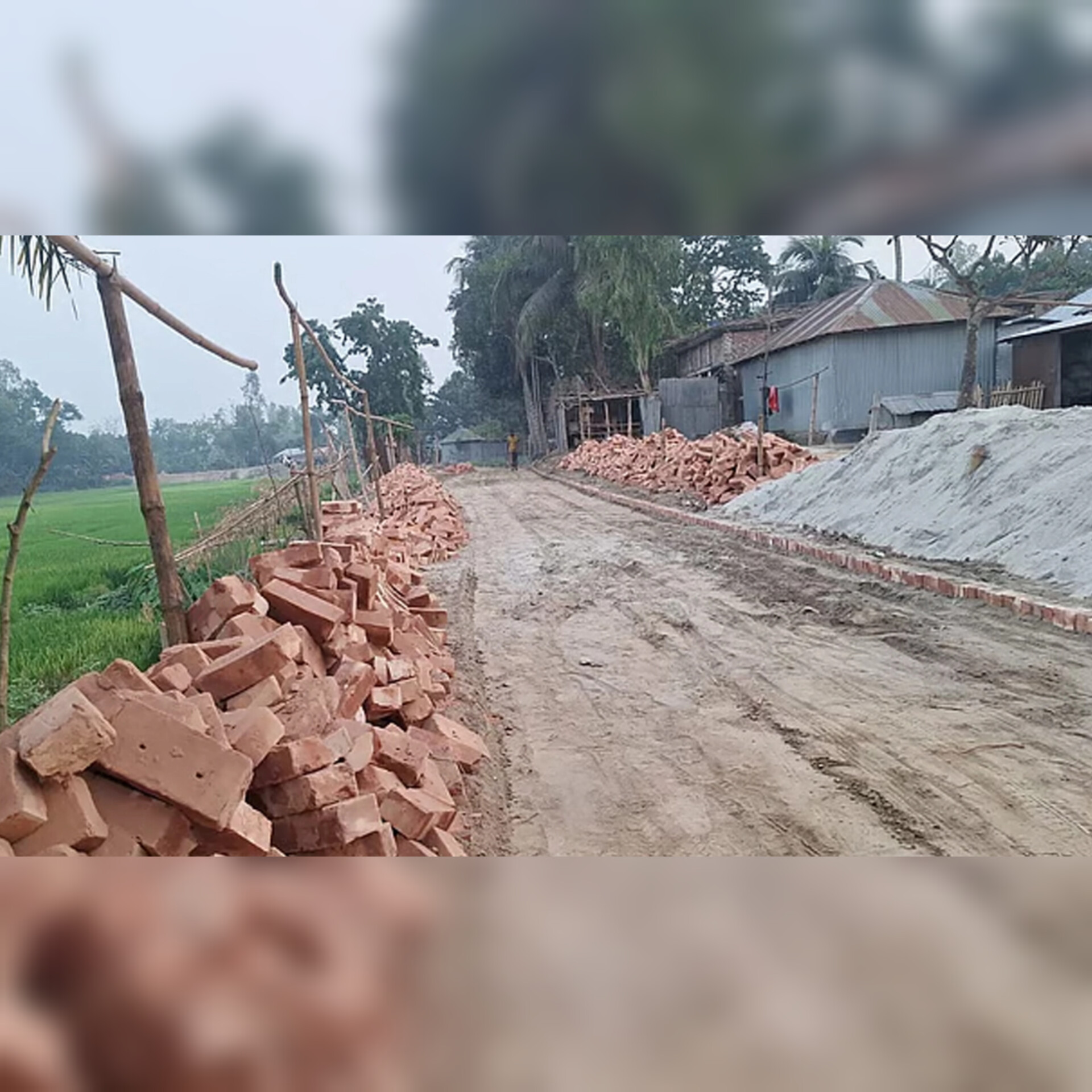 প্রধানমন্ত্রীর জন্য রাস্তা বানাতে ‘ভাড়ায়’ আনা হয়েছিল ইট