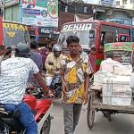 জয়পুরহাটে ২ ঘন্টা পর সড়ক অবরোধের তুলে নিয়ে যানবাহন স্বাভাবিক হয়েছে