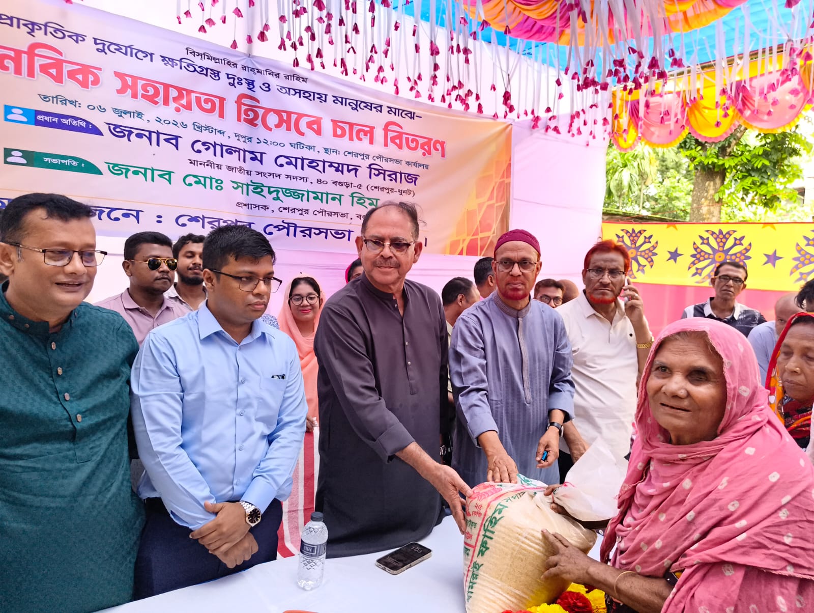 শেরপুরে ৩৩৩ অসহায় পরিবারের মাঝে ১৫ কেজি করে চাল বিতরণ