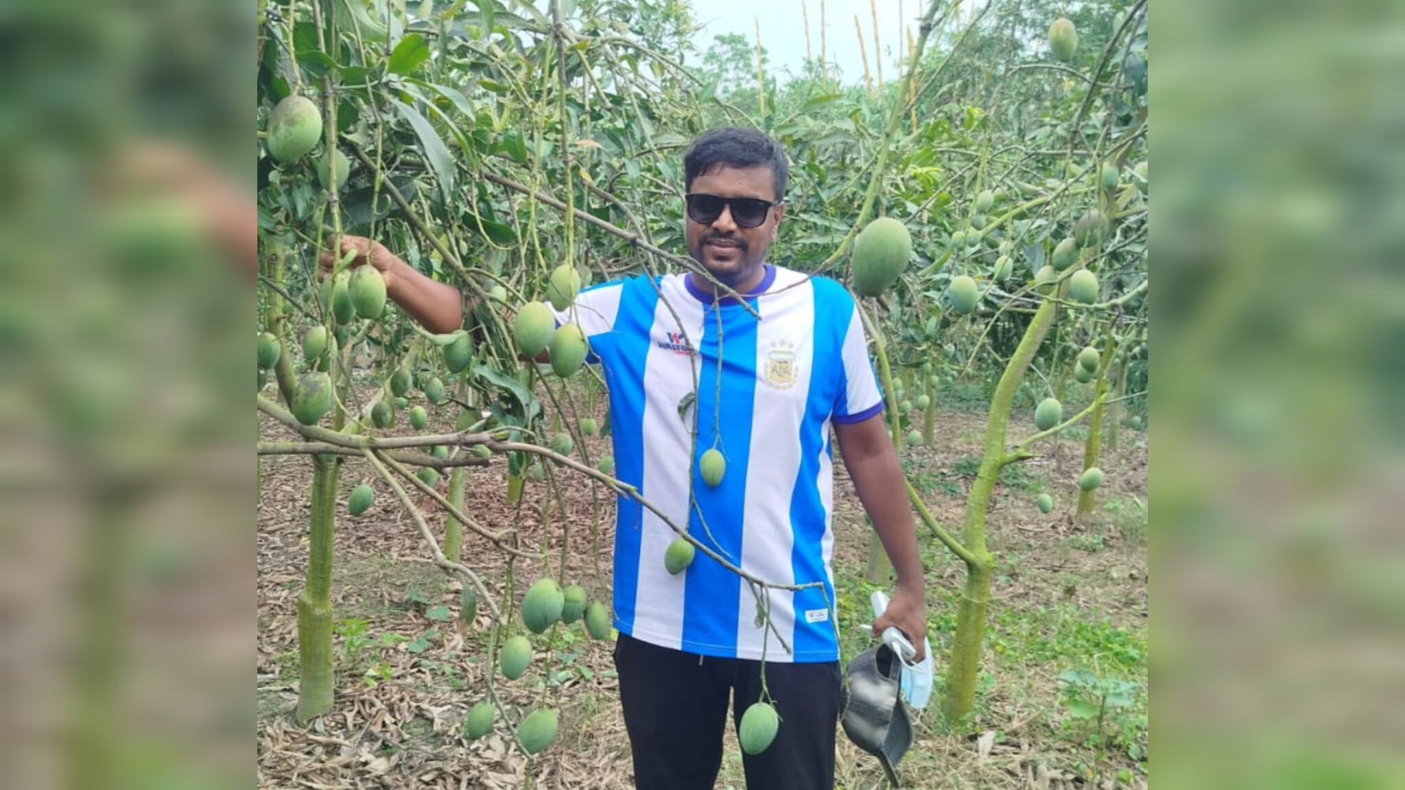 অনলাইন আম বিক্রি করে বদলগাছীর তরুণ উদ্যোক্তা মোস্তাকিমের ভাগ্যবদল